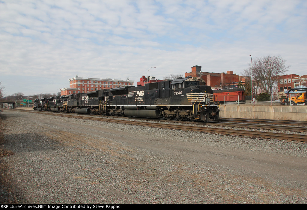 2 NS helper sets - H52 - heads to the yard